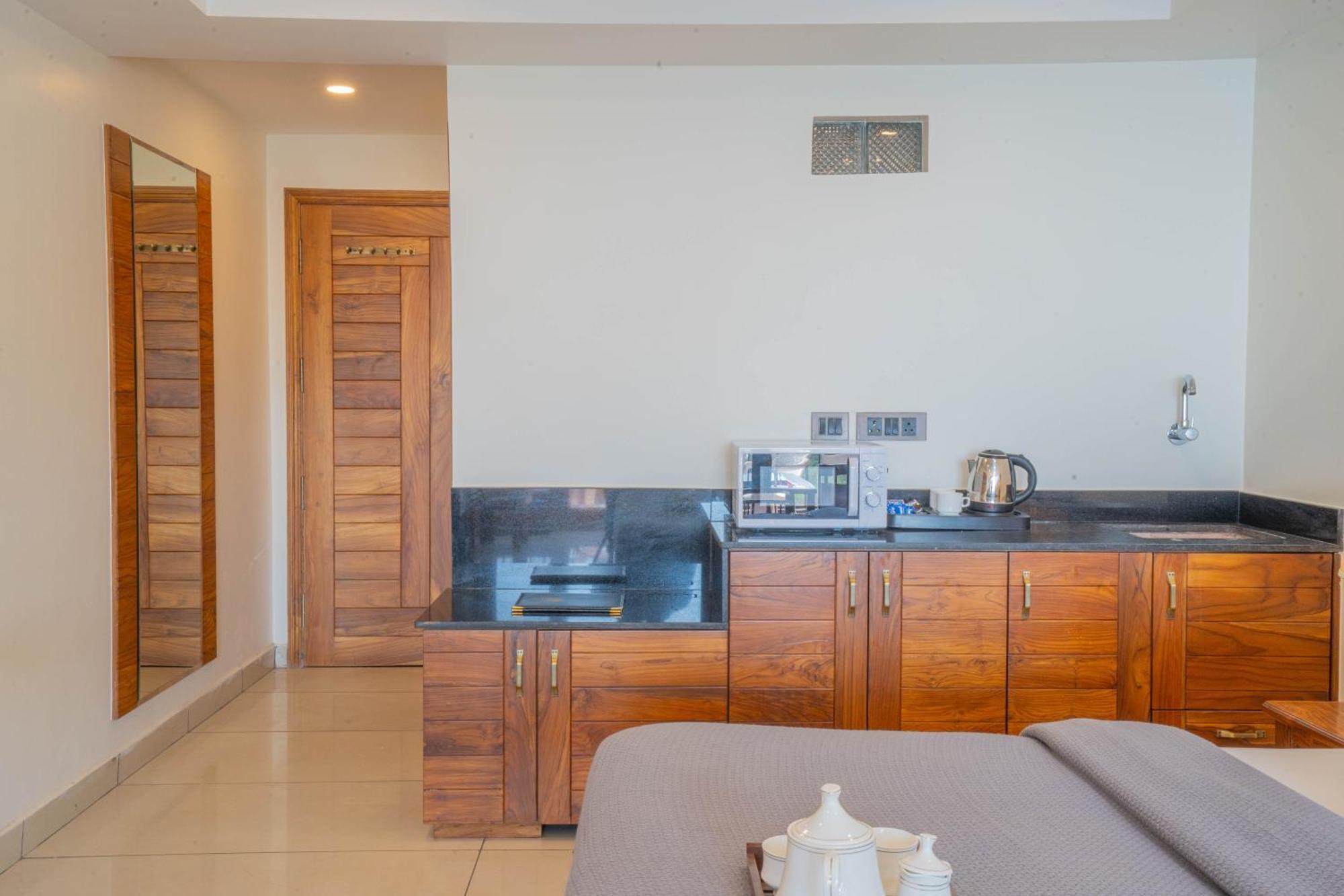Perfectstayz Mokshada Suites Масурі Екстер'єр фото